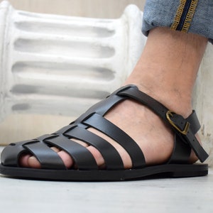 Men&#39;s Fisherman leather sandals handmade and with closed toe