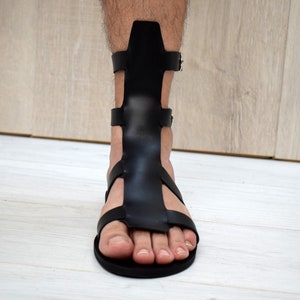 Men sandals with High Quality Genuine Leather and Free expedited shipping.