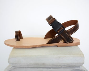 Men Leather sandals with toe ring.
