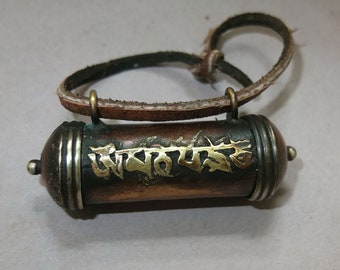 Grand pendentif boîte à amulettes en cuivre Ghau avec mantras en laiton du Népal, art populaire bouddhiste du Tibet, livraison gratuite