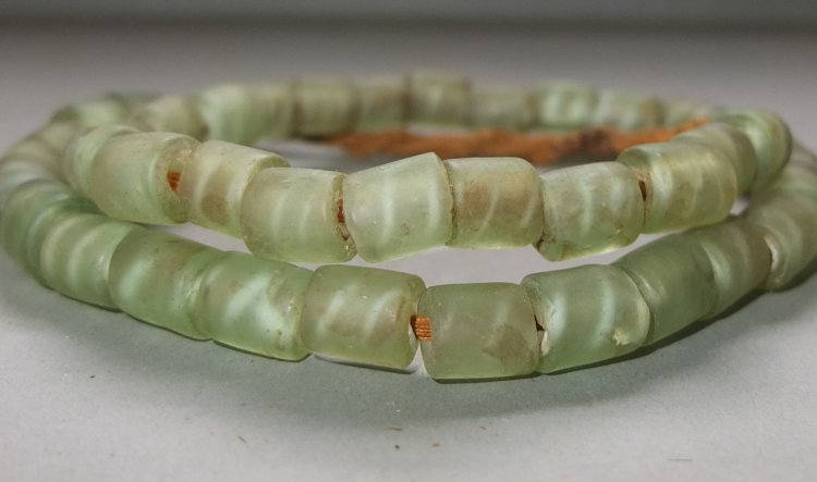 Collier Ethnique En Pâte De Verre Verte Et Perles Métalliques - Très Bon état