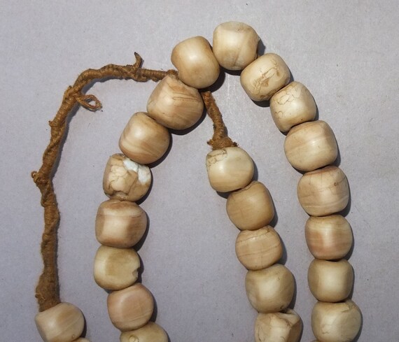 Necklace Strand with Old Beige Colored Glass Bead… - image 3