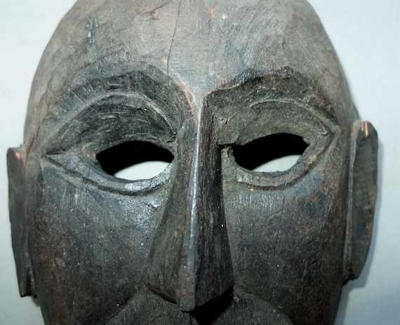 古いグルン族の堅木で作られた民俗仮面、ネパールの民族部族芸術