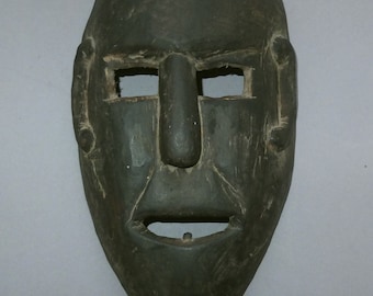 アンティークのグルン族の堅木製民族マスク、ネパールの部族芸術