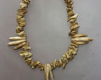 OUTSTANDING Necklace with Handmade Large Sickle Shaped Shell Pendants Fragment Shell Beads from Nepal