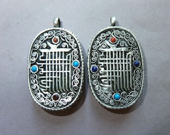 DEUX boîtes d'amulettes tibétaines en métal avec mantra du Kalachakra, pendentifs folkloriques, bijoux de l'Himalaya, livraison gratuite