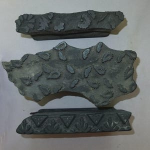 TRE vecchi blocchi di stampa in legno intagliati a mano usati per tessuti dal Nepal, modelli tradizionali di stoffa, artigianato popolare, SPEDIZIONE GRATUITA