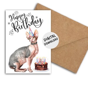 Puede incluir: Tarjeta de cumpleaños con un gato Sphynx con un gorro de fiesta y un collar. La tarjeta tiene las palabras "Happy Birthday" en escritura negra. Un pastel de chocolate con velas encendidas está frente al gato.