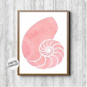 Arte de pared imprimible para habitación de niñas o guardería con diseño de nautilus: concha marina de acuarela, póster rosa ruborizado, criatura marina, arte de pared para oficina en la playa