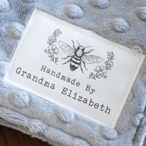 Zestaw 12 etykiet do szycia z motywem pszczoły miodnej, do naprasowania lub przyszycia, spersonalizowana etykieta na koc, naszywka na kołdrę, bawełniana etykieta na prezent w postaci kołdry - RS14