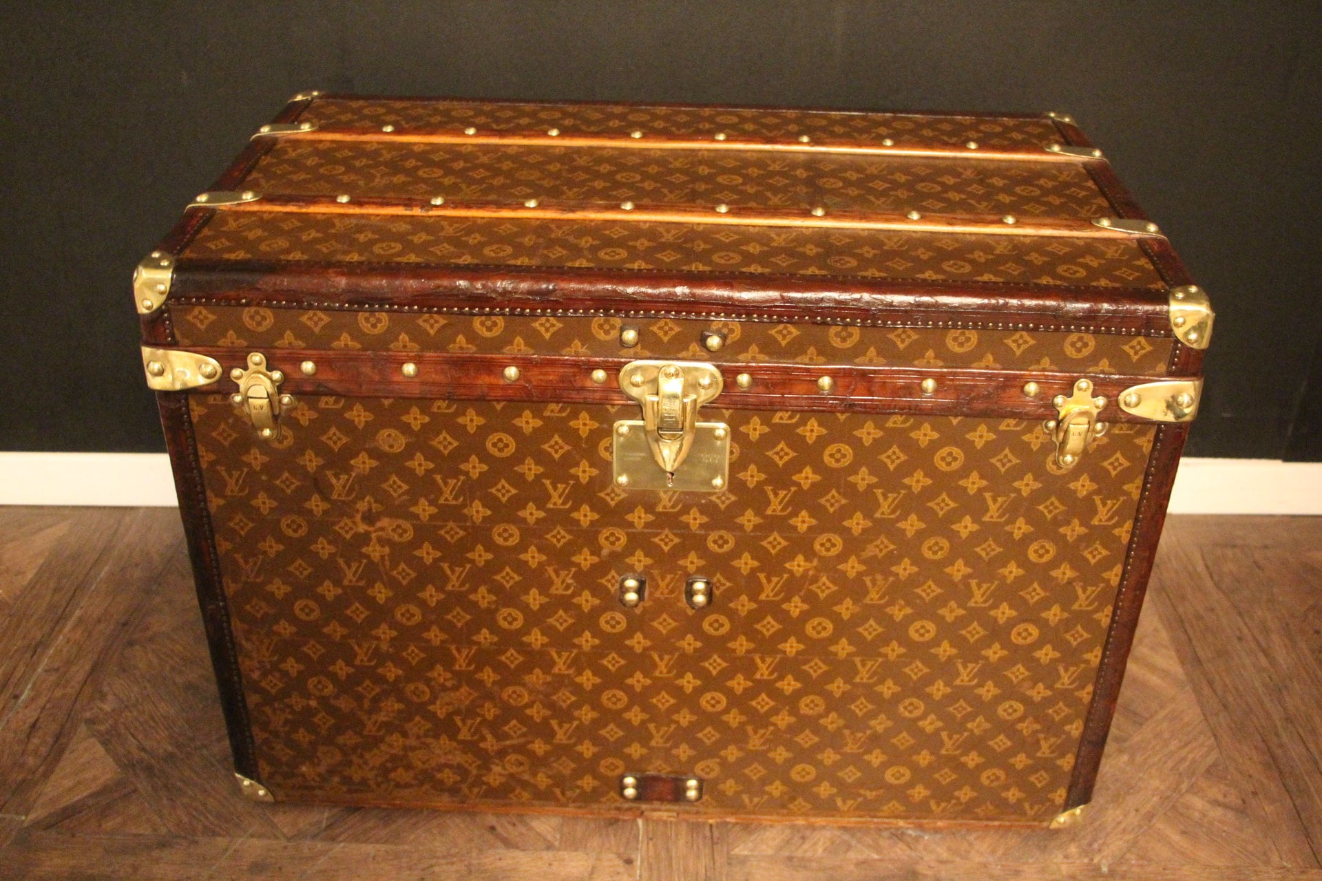 Superb 1920s Monogram Louis Vuitton Steamer trunk with Belt - Leather  Storage & Accessories