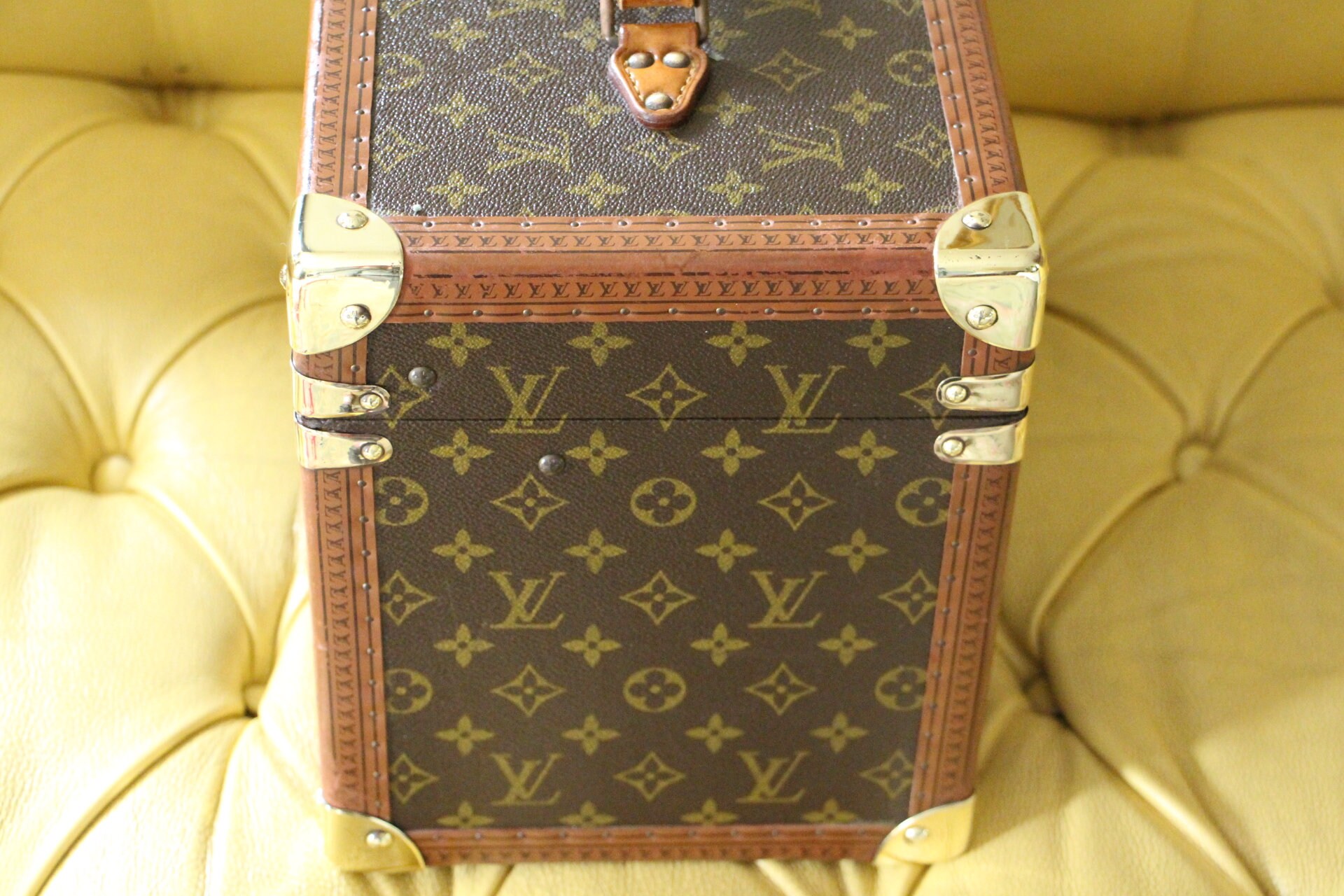 Louis Vuitton Monogram Boite Flacons Beauty Train Trunk Case