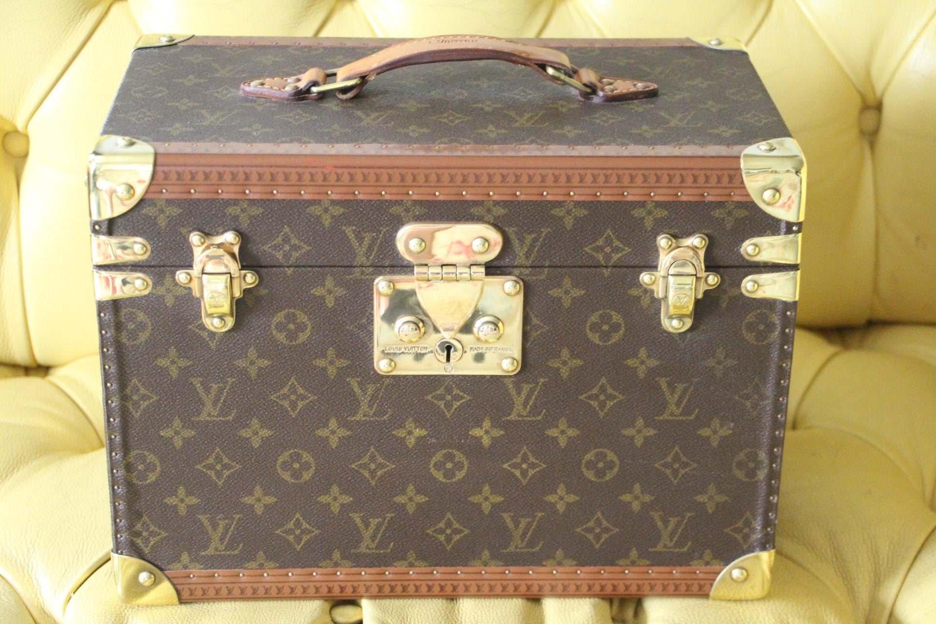 Louis Vuitton Train Case Louis Vuitton Boite Pharmacie Louis -  Denmark