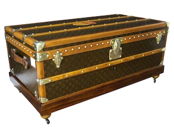 1920's Louis Vuitton Steamer Trunk in Stenciled Monogram, 100 cm Vuitton Trunk