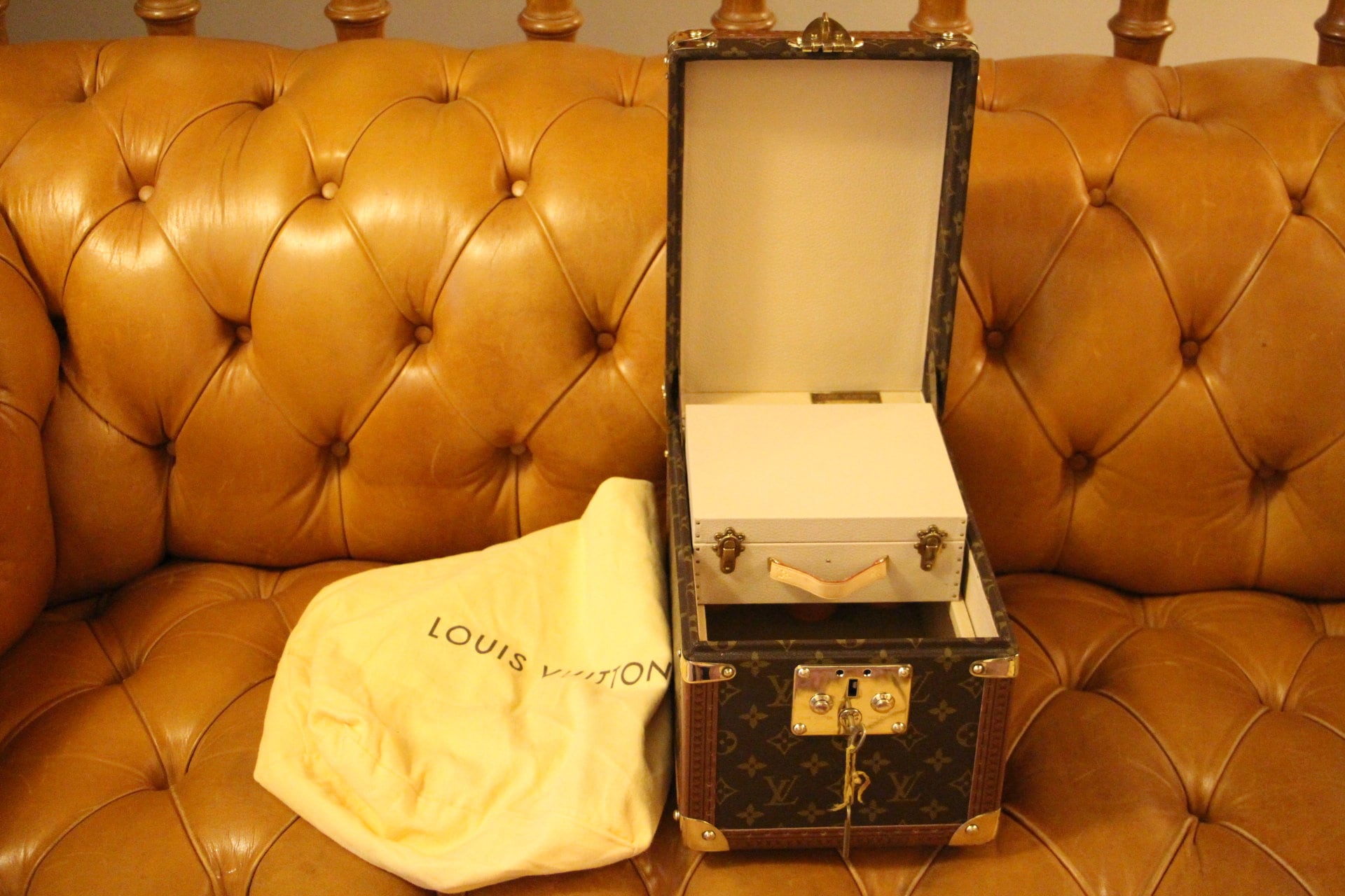 Louis Vuitton Train Case, Louis Vuitton Beauty Case, Louis Vuitton Jewelry  Case