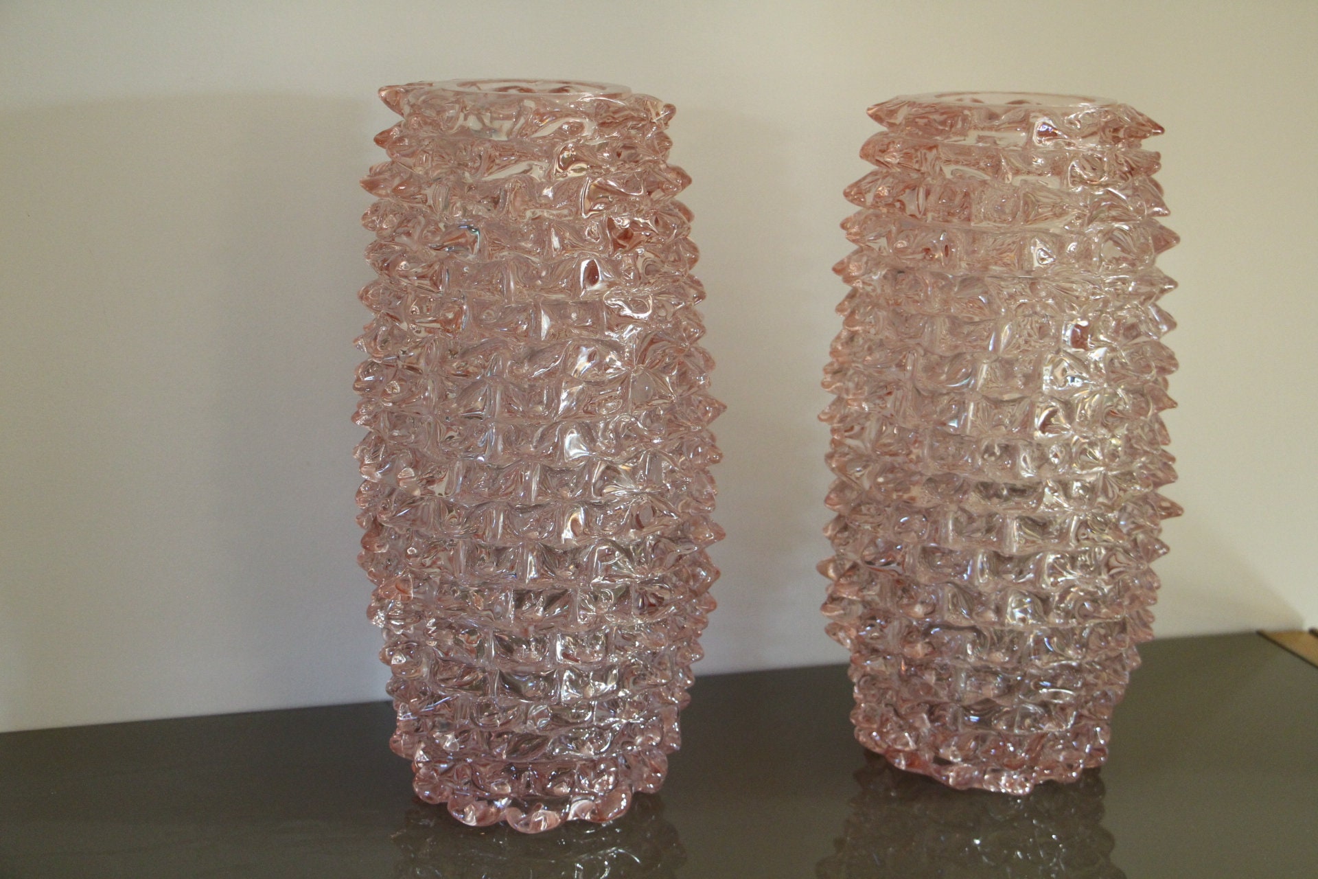 Paire de Grands Vases Roses en Verre Murano à Décor Pointes, Style Barovier