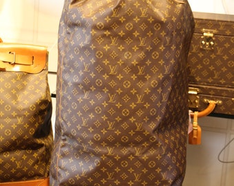 Louis Vuitton Just Released a Men's Version of Its Wildly Popular Multi  Pochette - PurseBlog