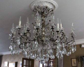19th Century Italian Neoclassical Giltwood and Crystal Chandelier