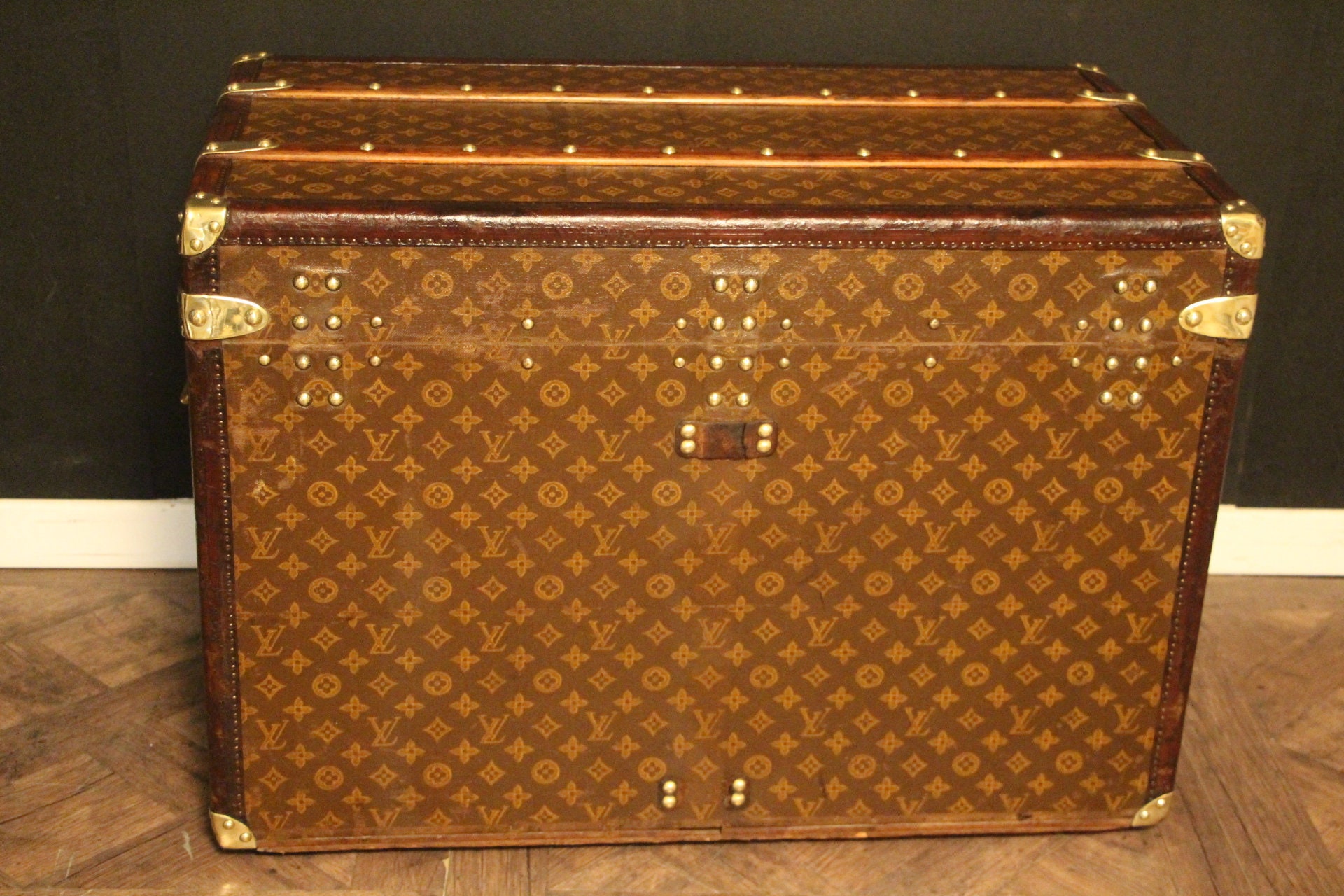 Superb 1920s Monogram Louis Vuitton Steamer trunk with Belt - Leather  Storage & Accessories