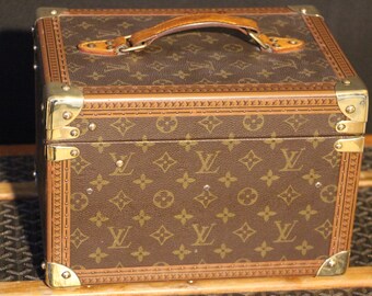 I love this Louis Vuitton train/beauty case! (from Lisa