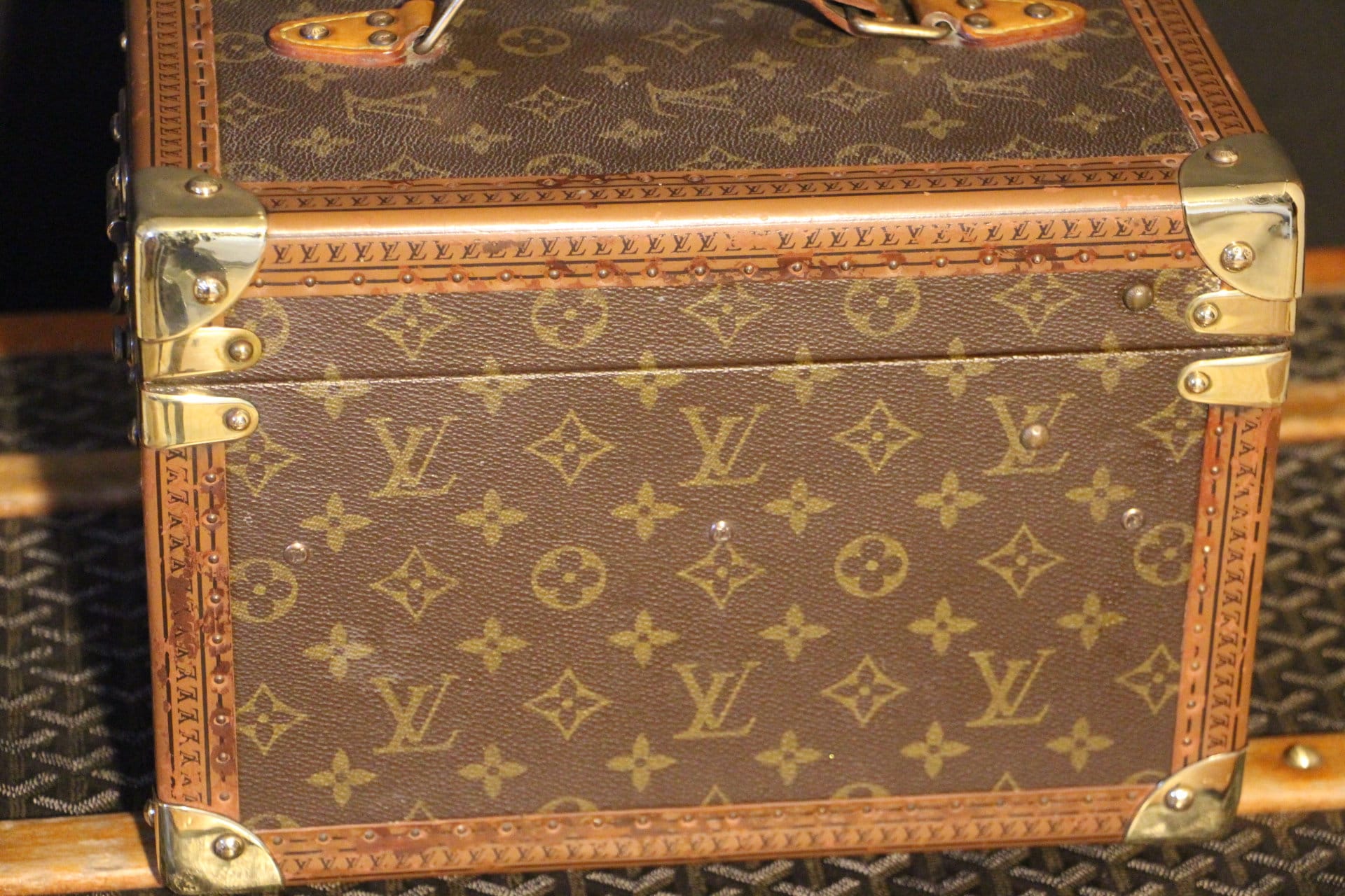 Authentic Louis Vuitton Makeup Vanity Monogrammed Travel Train -  Israel