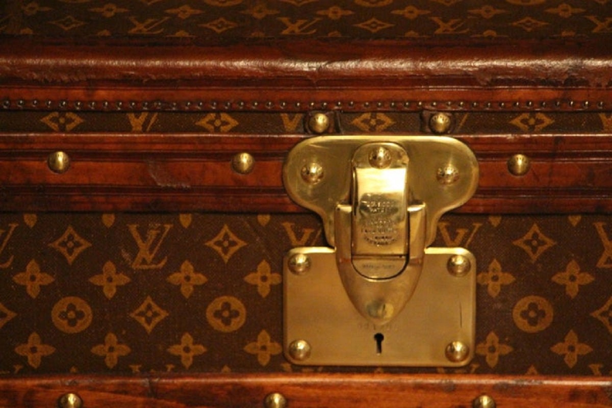 Superb 1920s Monogram Louis Vuitton Steamer trunk with Belt - Leather  Storage & Accessories