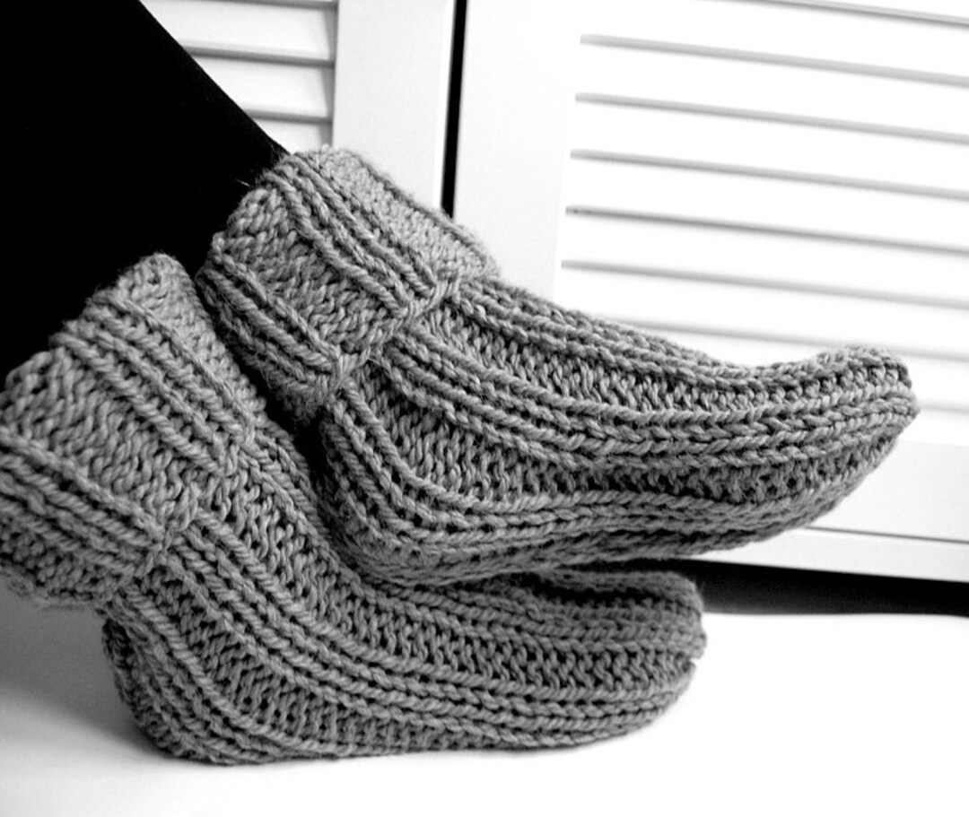 KNITTING PATTERN Slipper Socks Super Easy Beginner Tube Socks Without a