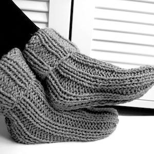 KNITTING PATTERN Slipper Socks Super Easy Beginner Tube Socks Without a Heel