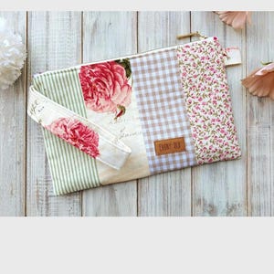 PDF Pattern in 3 sizes - Scrappy Wristlet Pouch - Confident beginner friendly - Plenty of photos, detailed instructions & tips image 5