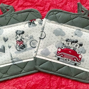 Disney Kitchen Pot Holders - Mickey & Minnie Mouse - 1928 Vintage Scenes of Romance