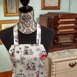 Disney Kitchen Apron with pocket - Mickey & Minnie Mouse - 1928 Vintage Scenes of Romance