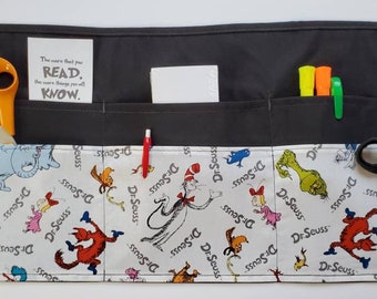 Medio delantal Dr Seuss hecho a mano con 6 bolsillos - Maestro / Preescolar / Aula / Herramientas de enseñanza-Personajes Seuss