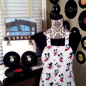 Disney Kitchen Apron - Mickey Mouse with Pocket