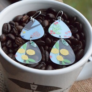 Pendientes reciclados de tarjetas Starbucks