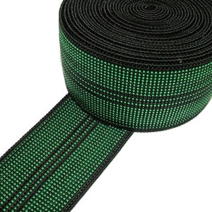 Può includere: Nastrino elastico verde e nero con un motivo intrecciato. Il nastro è arrotolato e l'estremità è srotolata, mostrando il motivo.