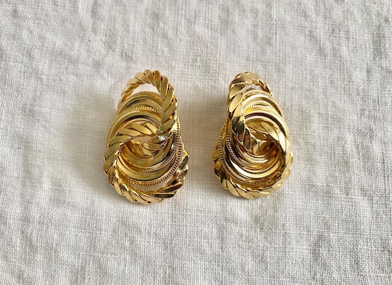 Vintage Large Gold Studs Interlocking Circles Sol… - image 1
