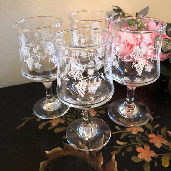 Engraved Wine Glasses - Set of 4, Vintage Vine Design – Frill Seekers Gifts