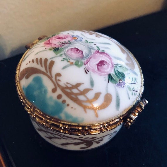 Vintage Round Porcelain Trinket Box with Pink Ros… - image 1