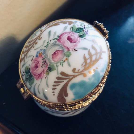Vintage Round Porcelain Trinket Box with Pink Ros… - image 10