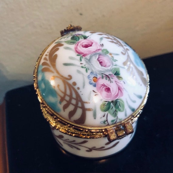 Vintage Round Porcelain Trinket Box with Pink Ros… - image 7