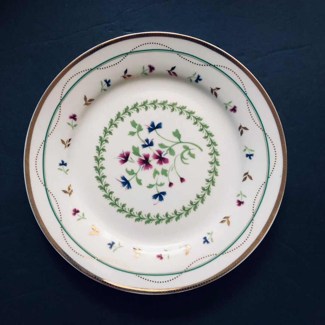 Godinger Floral Accent Dish – Pearlized Serving Plate For Desserts, Appetizers, Salad (10.4 Inches)