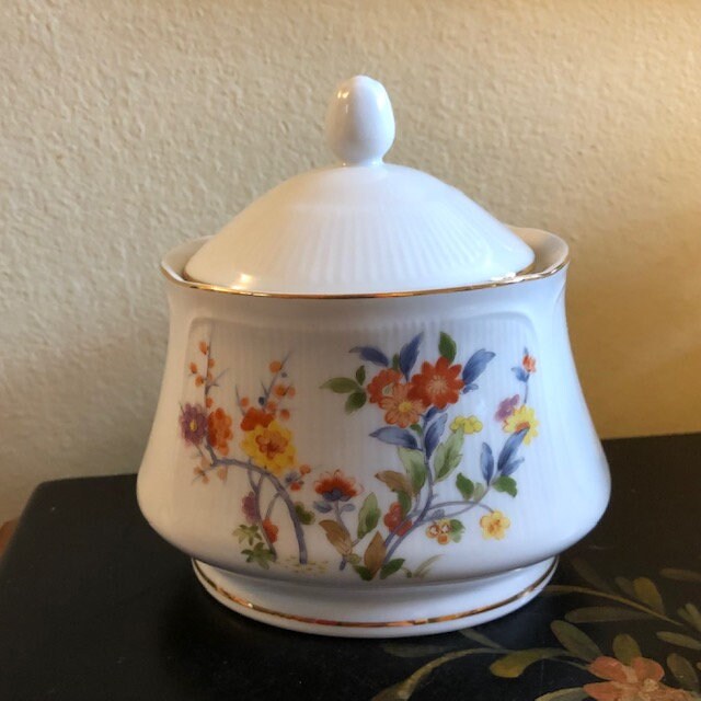Vintage Ranmaru Crescent Fine China Floral Covered Sugar Bowl