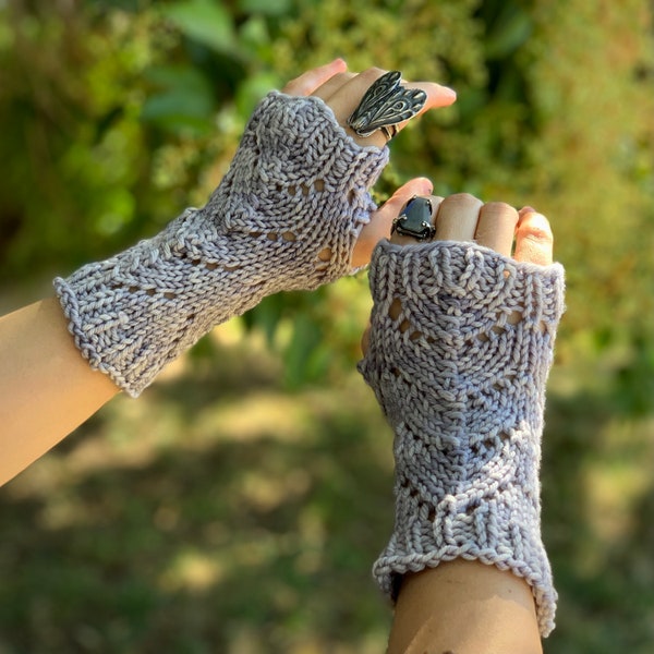 Lace wool handknit gloves