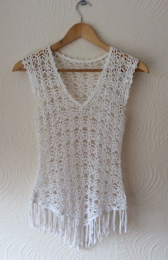 Vintage 70s white crochet fringe vest small - image 1