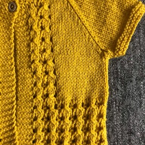 Yellow lace cardigan, size 3-6 months, hand knitted image 2