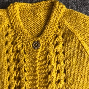 Yellow lace cardigan, size 3-6 months, hand knitted image 3