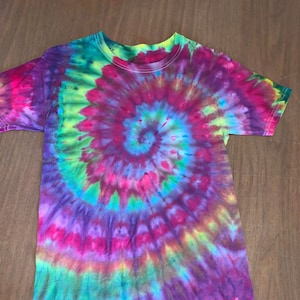Liquid Rainbow Signature Rainbow Spiral T-Shirt Größe S