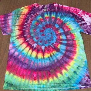 Liquid Rainbow Signature Rainbow Spiral T-shirt size XL