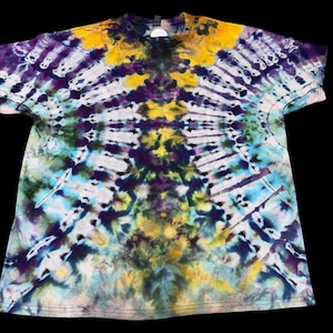 Gevouwen T-shirt met omgekeerde tie-dye, maat XL