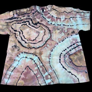 Reverse tie-dye T-shirt in geode-stijl (maat 2XL) – Unique Festival Apparel